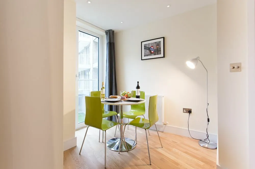 Two Bedroom Apartment In Limehouse Londres
